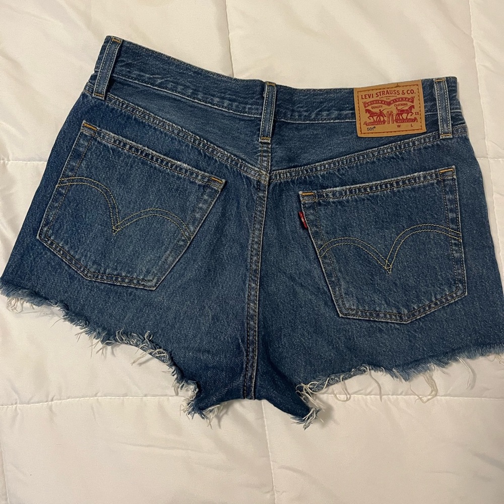 Dark Wash Levi 501 Low - mid waist